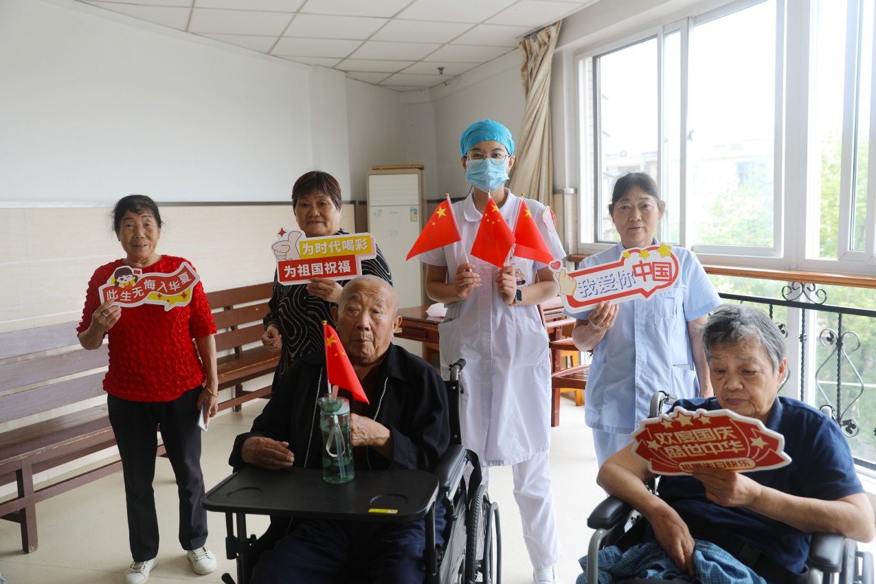 徐梦摄8.jpg 徐梦摄8.jpg