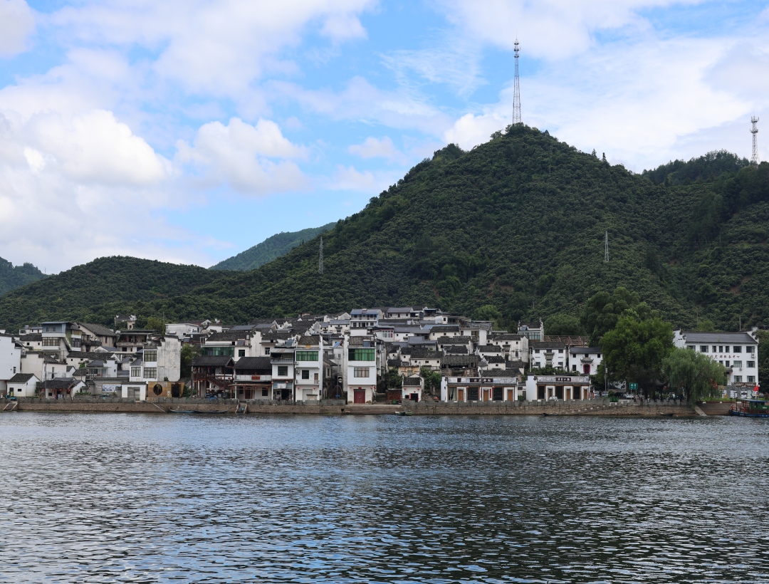 新安江游船(1).jpg